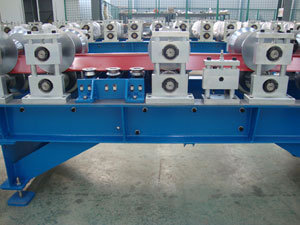 Máquina perfiladeira de cumeeiras