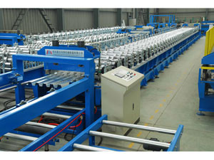 Máquina perfiladeira de viga caixa